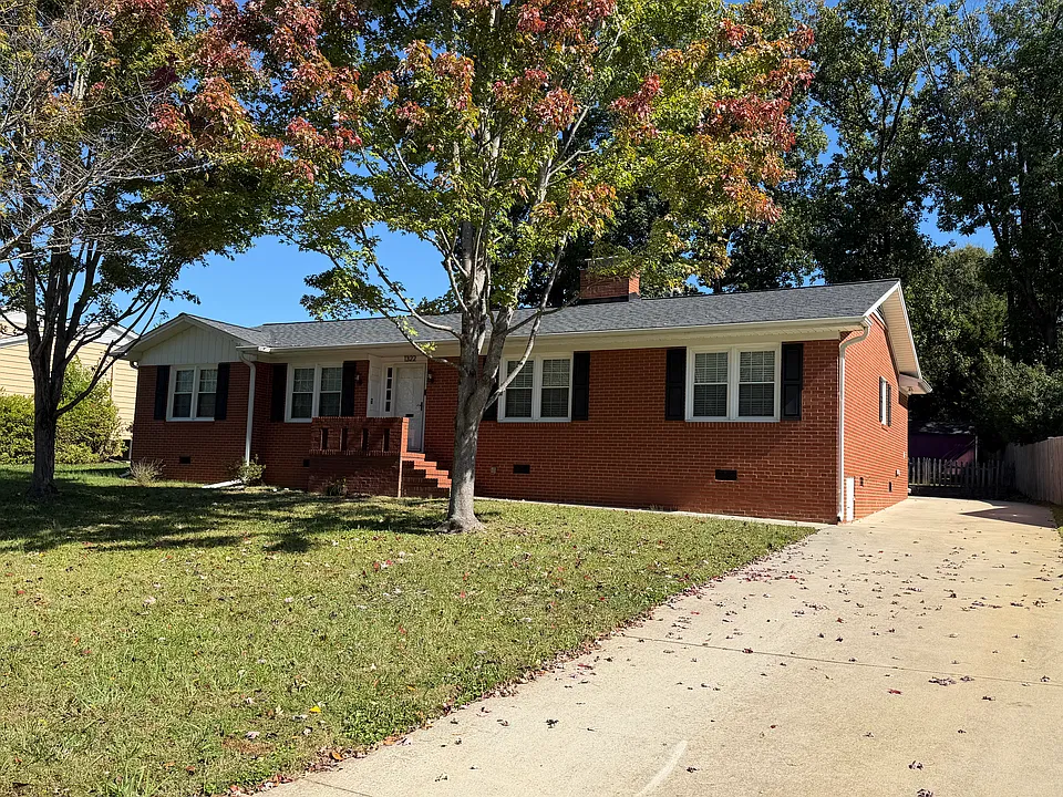 1322 Surry Dr