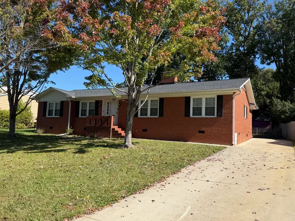 1322 Surry Dr, Greensboro, NC 27408