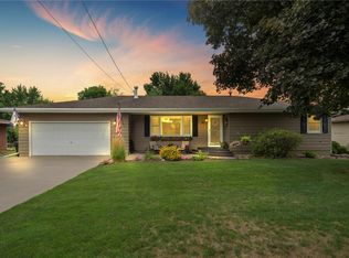 132 Scenic Dr, Vinton, IA 52349