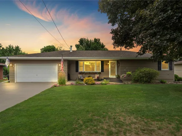 132 Scenic Dr, Vinton, IA 52349