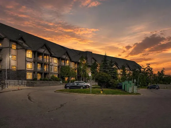 15 E Aspenmont Hts SW #214, Calgary, AB T3H 0E3