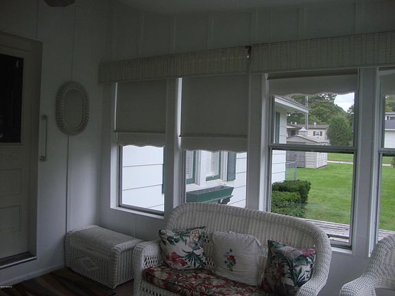 3rd image of 402 N Lakeshore Dr