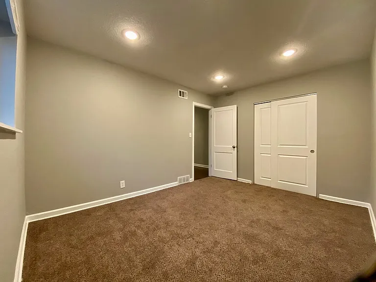Marlborough Apartments — Photo 18