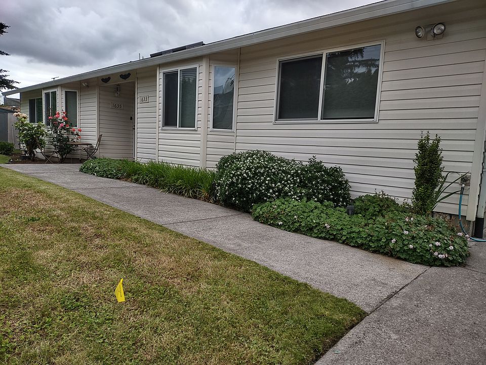 1st image of 1633 SE 162nd Ave #1633