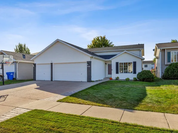 4928 9th Ave S, Fargo, ND 58103