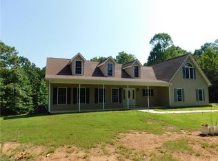 221 Jewel Ct, Mount Airy, NC 27030