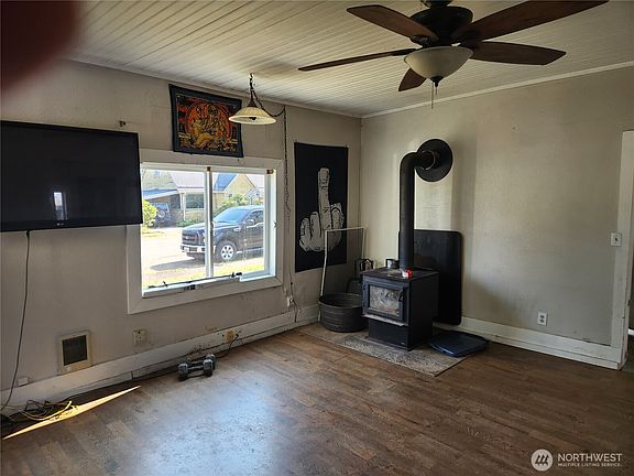 5th image of 610 Lake Street SE