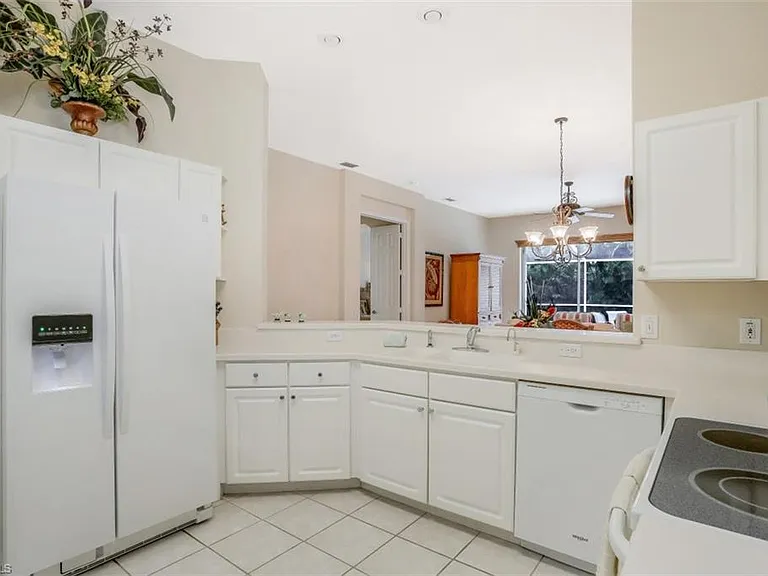 1818 Leamington Ln — Photo 3