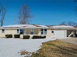 2717 E Washington Rd, Casey, IL 62420