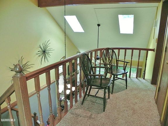 3rd image of 31 Oak Glen Dr