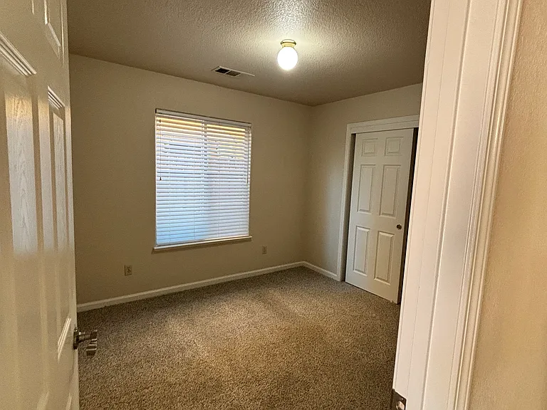 1017 Sun Meadow Dr — Photo 38