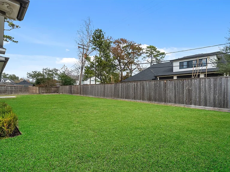 1110 Lone Star Dr — Photo 31