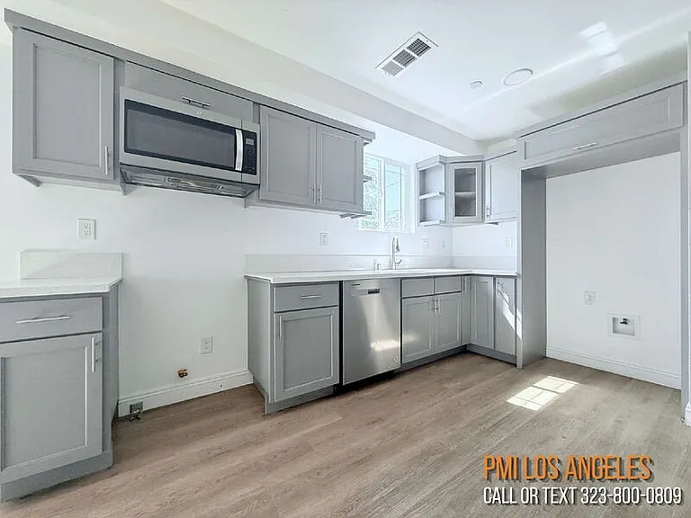 1731 E 68th St #C — Photo 13