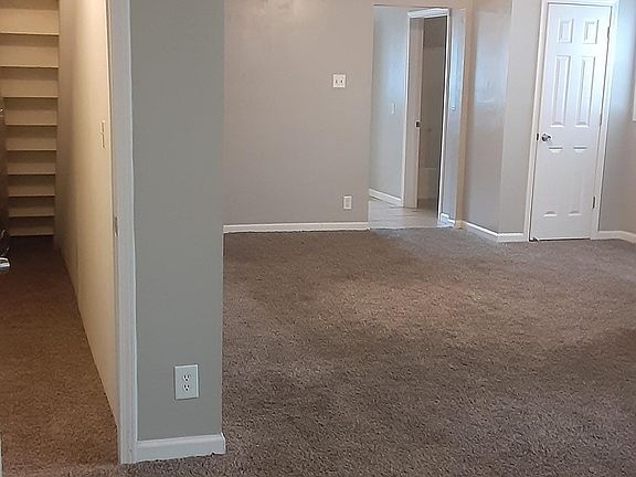5th image of 2427 W Illinois St