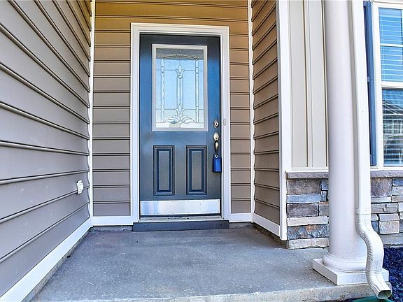 4th image of 130 Peck Ln