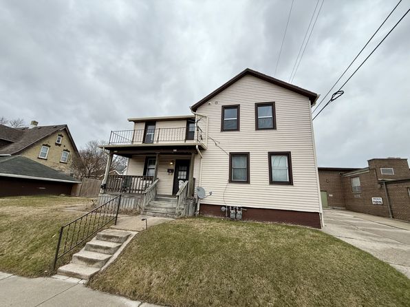913A S 17th St, Sheboygan, WI 53081