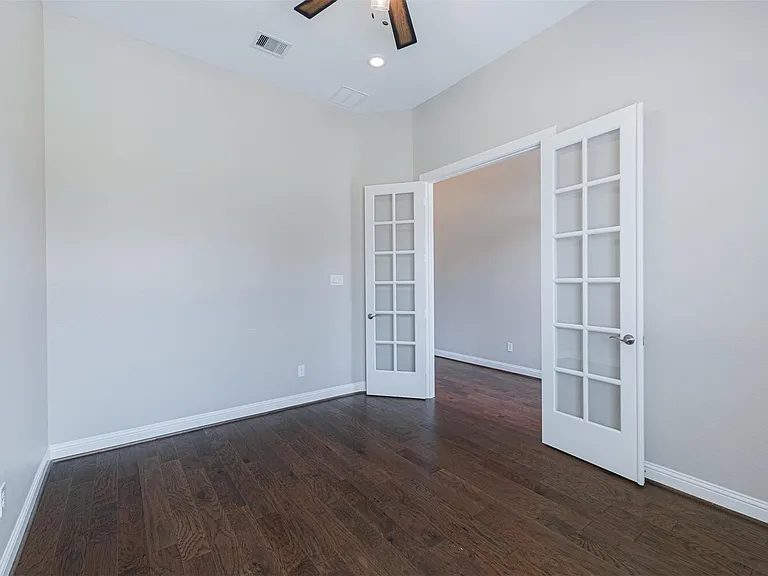 1803 Pepper Grove Ln — Photo 3