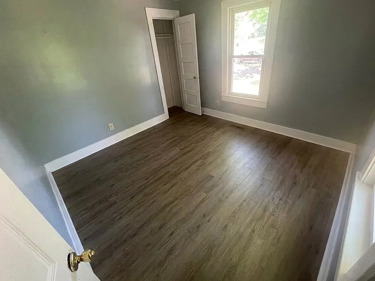 525 Lakeside Ave — Photo 9