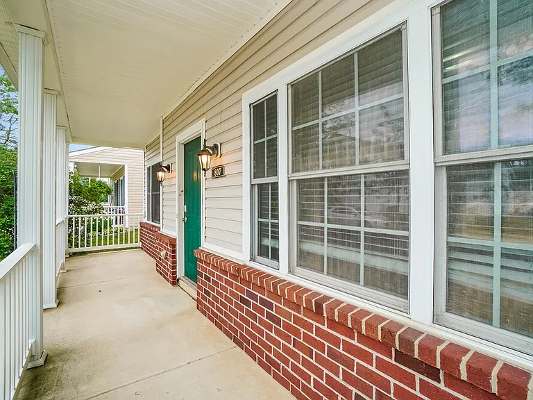 807 Summerville Dr — Photo 16