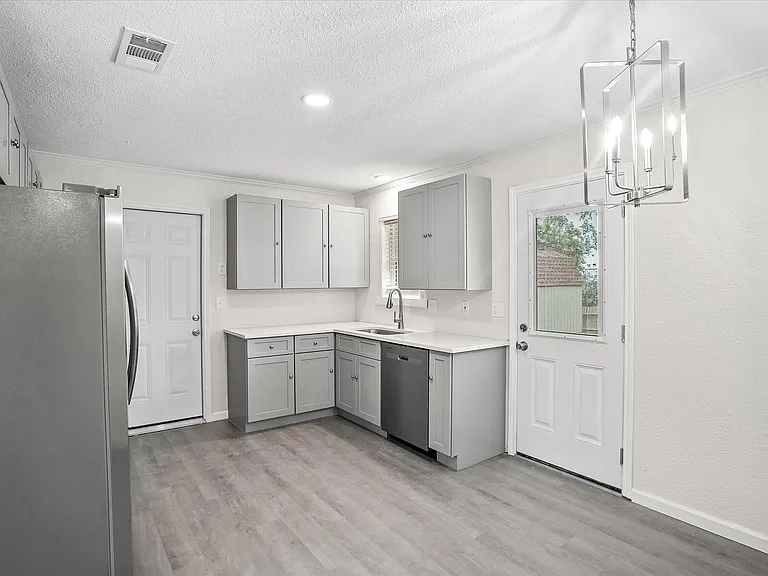 204 Kenway Dr — Photo 7