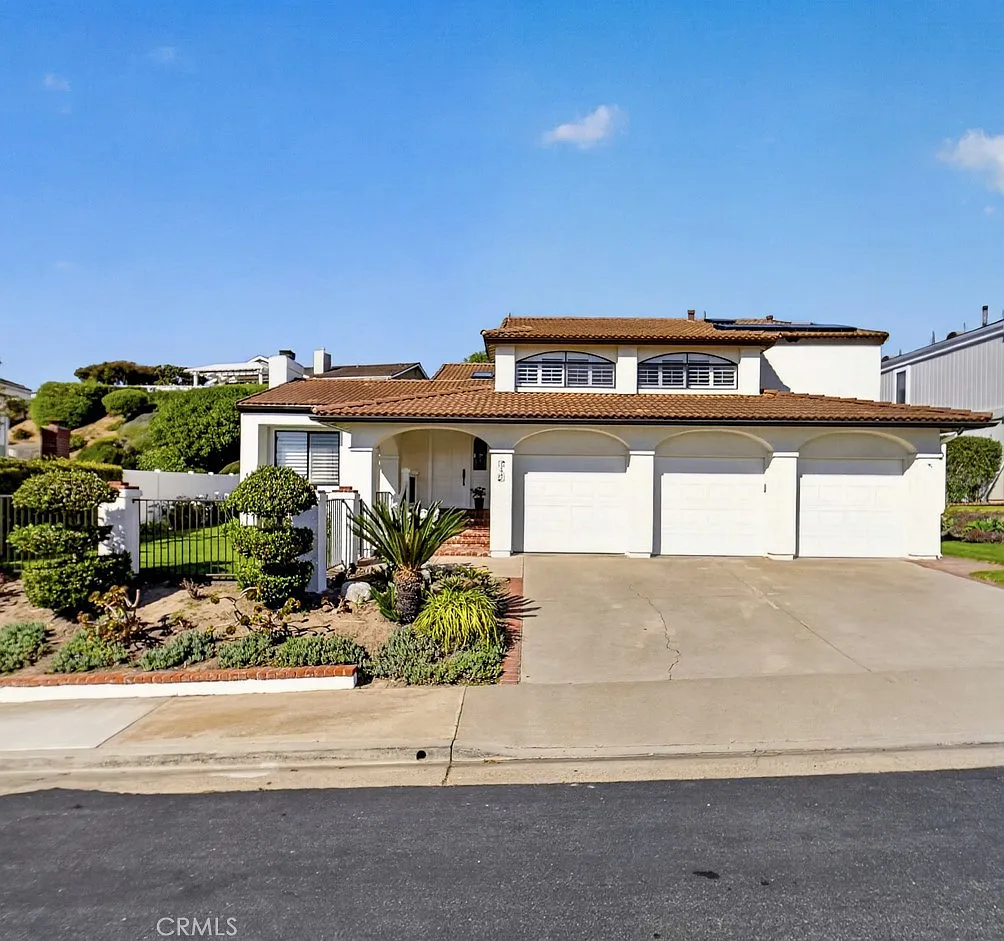 4 bed, 2.5 bath, 3000 sqft, $11,995 — Photo 1