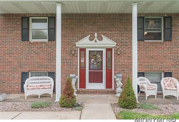 3rd image of 6 Upper Woods Cir