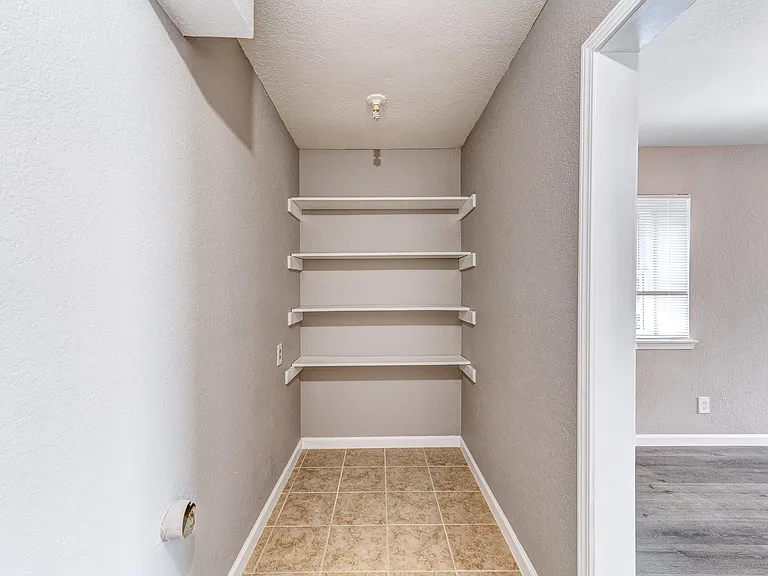 523 Spring Dr #4 — Photo 7