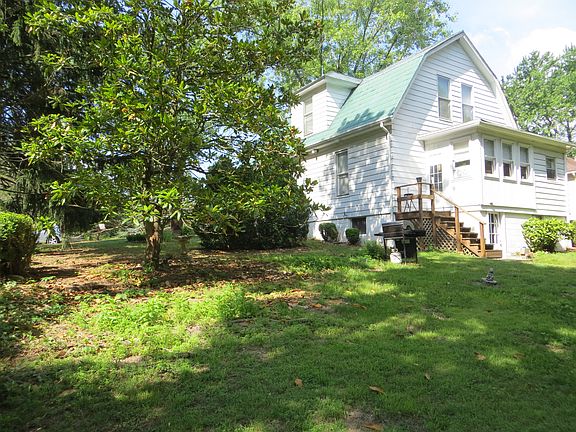 4th image of 836 Gardner St