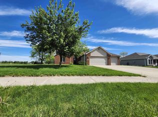 300 Crown Hill Dr, Huntington, IN 46750