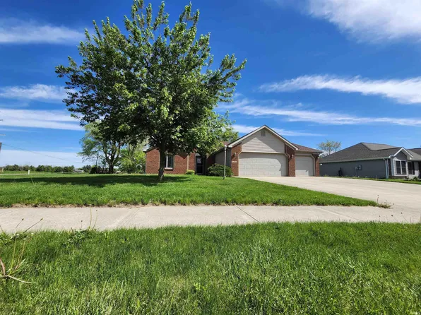 300 Crown Hill Dr, Huntington, IN 46750