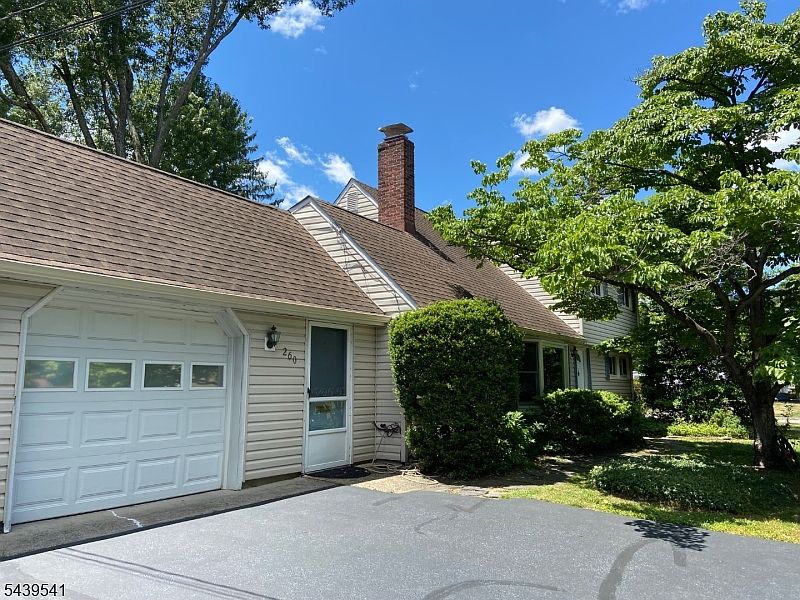 1st image of 260 Nagle St