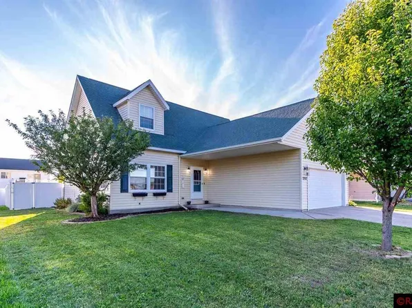 2157 Lorray Dr, North Mankato, MN 56003