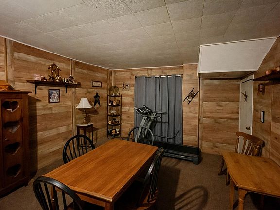 3rd image of 205 W 6th Ave