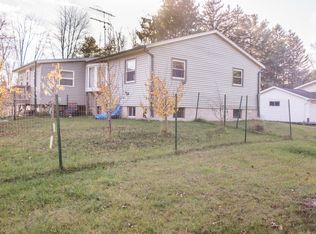 220 Park St, Redgranite, WI 54970