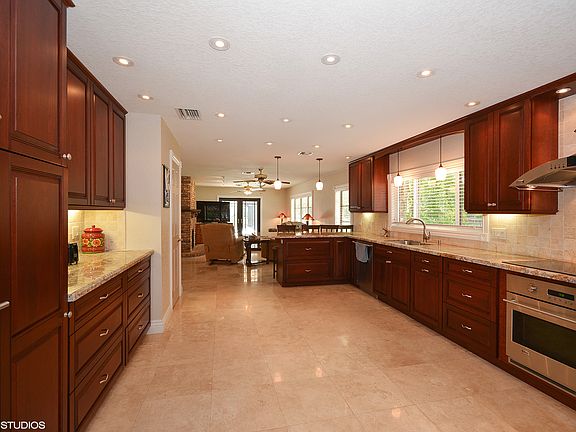 5th image of 6000 NW 66th Way
