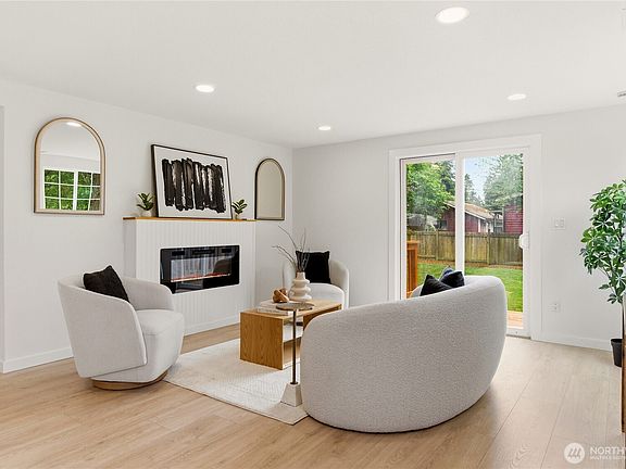 5th image of 12425 9th Drive SE