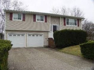 15 Natick St, Islip Terrace, NY 11752