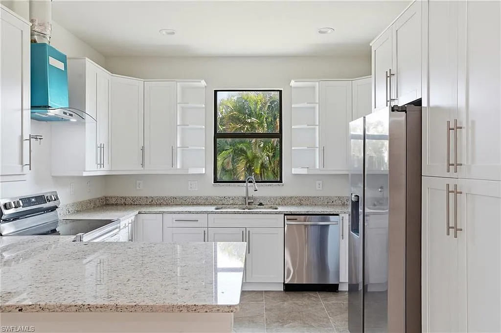 3 bed, 3.5 bath, 2048 sqft, $2,300 — Photo 3