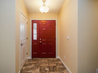 689 Waveland Dr, Marion, IA 52302