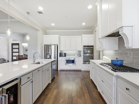 2nd image of 1319 Hicks Trl
