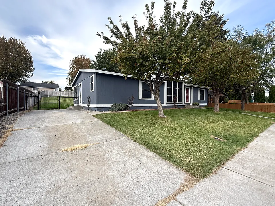 8800 W Arrowhead Ave
