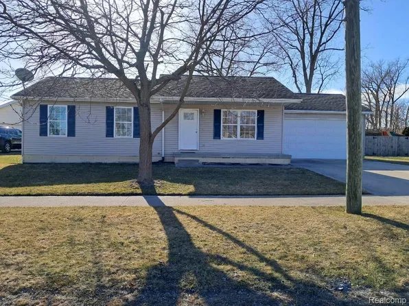 57 Mack Ave, Marysville, MI 48040