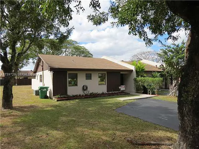 3 bed, 1064 sqft, $2,700 — Photo 3