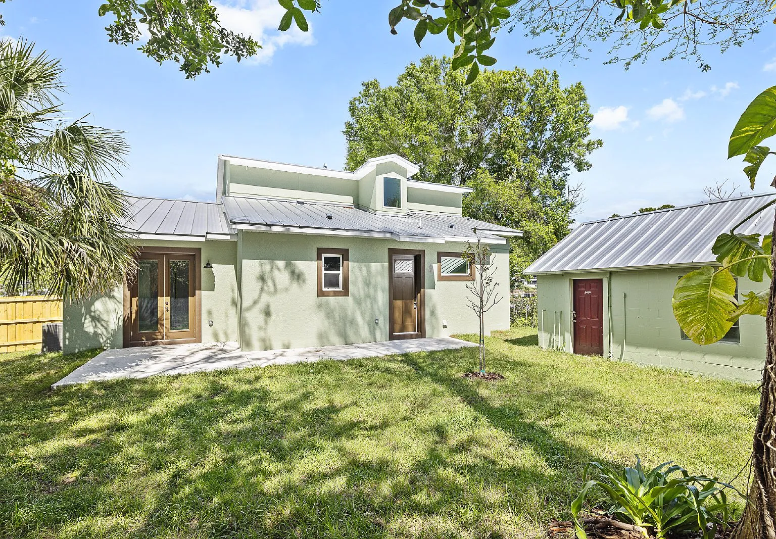 4 bed, 2.5 bath, 2433 sqft, $4,850 — Photo 3