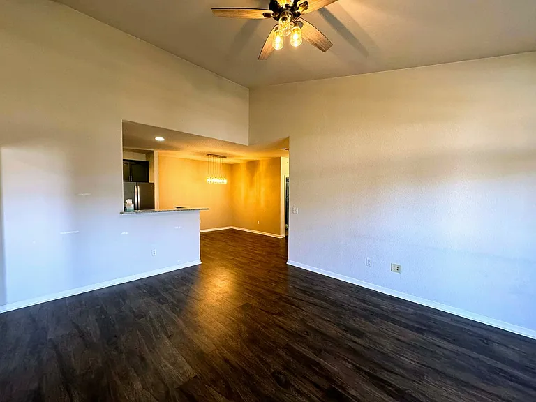 9557 W San Juan Cir #305 — Photo 6
