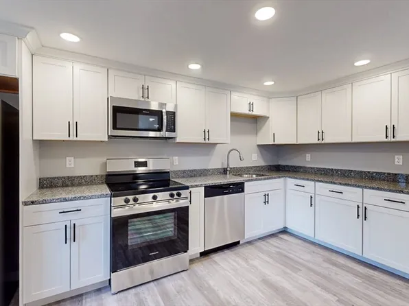 33 School St, Uxbridge, MA 01569