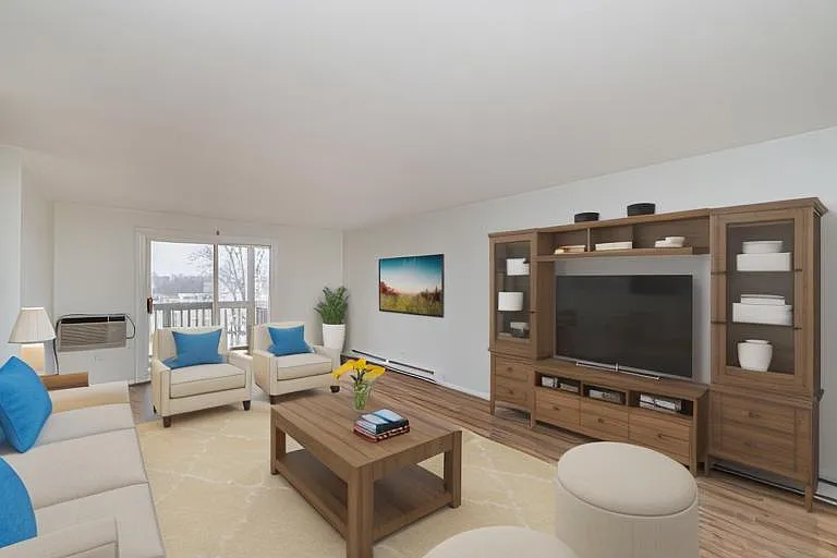 22508 Regency Dr #2 — Photo 3