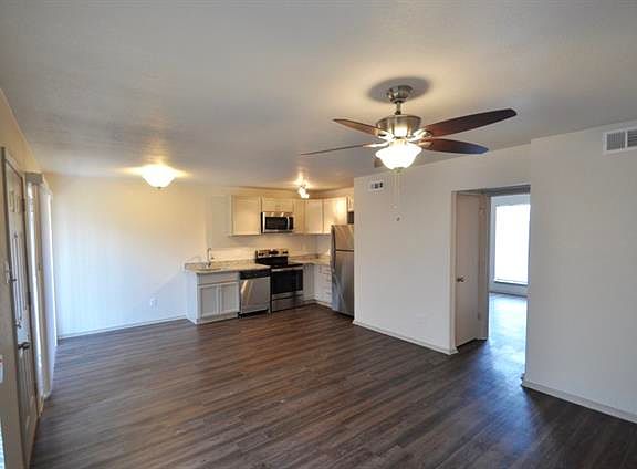 3rd image of 2015 Bennett Ave APT 214