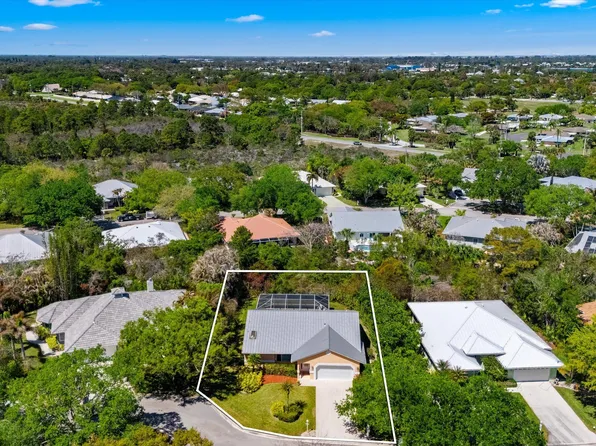 5040 SE Bent Wood Drive, Stuart, FL 34997