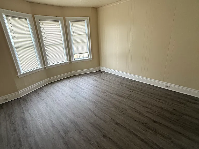 318 Gibson St #2 — Photo 4